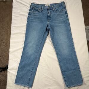 Madewell mid-rise perfect vintage jeans. Size 28. Medium wash. Frayed hem. Crop